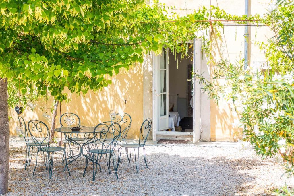 Hotel Domaine De Blanche Fleur Châteauneuf-de-Gadagne Exteriér fotografie